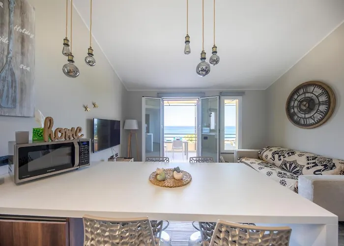 Апартаменти Ilenia Seaview *